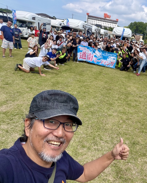 キャンピングカー旅を続ける著者・おでかけ部なかじ